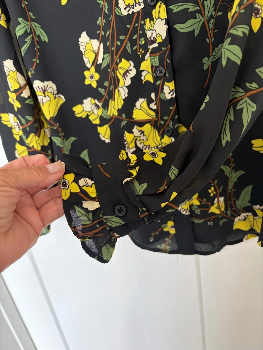 Who What Wear Yellow Floral And Black button-up Long-Sleeve Shirt Top XS